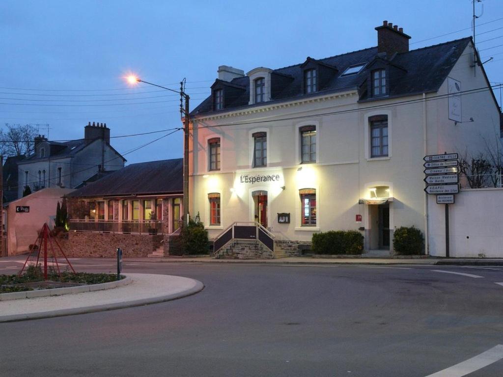 Hotel L'Esperance Vitre Экстерьер фото
